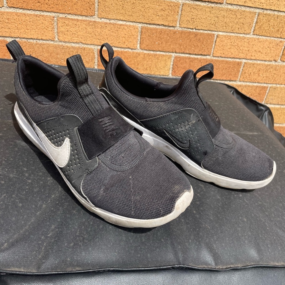 Nike Men's Black Slip-On Sneakers
